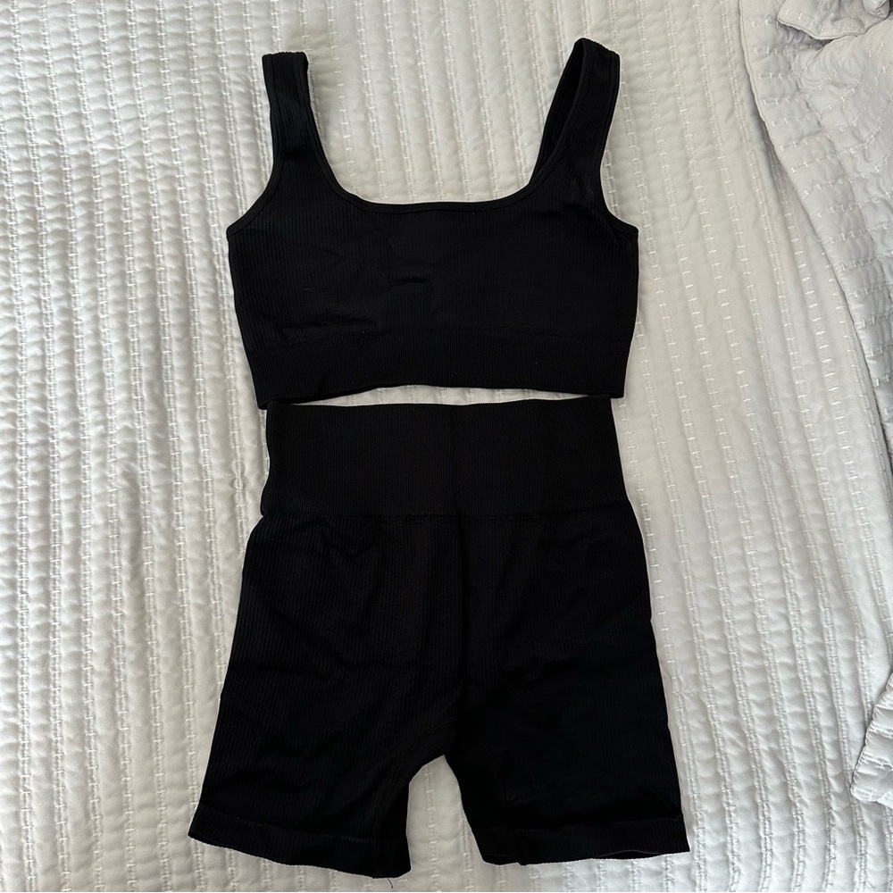 Amazon Ribbed Workout Set - Picture 2 of 4